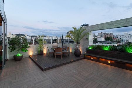 Apartamento à venda com 326m², 5 quartos e 5 vagas Apartamento à venda com 326m², 5 quartos e 5 vagasCobertura