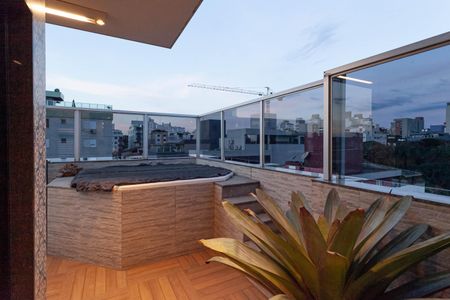 Apartamento à venda com 326m², 5 quartos e 5 vagas Apartamento à venda com 326m², 5 quartos e 5 vagasCobertura