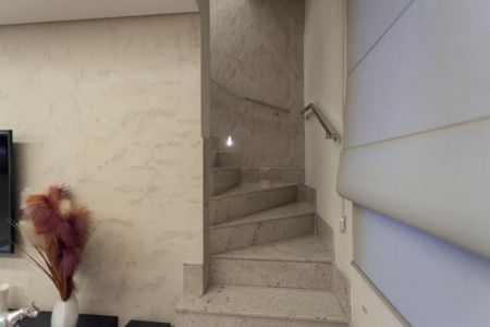 Apartamento à venda com 326m², 5 quartos e 5 vagas Apartamento à venda com 326m², 5 quartos e 5 vagasEscada