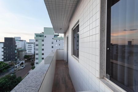 Apartamento à venda com 326m², 5 quartos e 5 vagas Apartamento à venda com 326m², 5 quartos e 5 vagasCobertura - Varanda da suíte 4