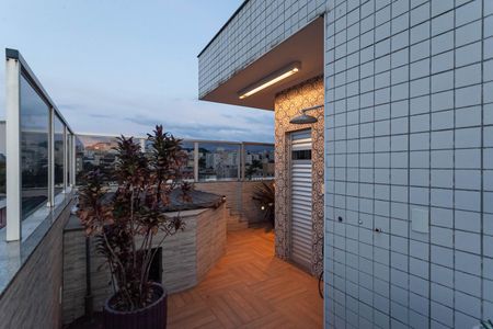 Apartamento à venda com 326m², 5 quartos e 5 vagas Apartamento à venda com 326m², 5 quartos e 5 vagasCobertura