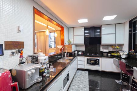 Apartamento à venda com 326m², 5 quartos e 5 vagas Apartamento à venda com 326m², 5 quartos e 5 vagasCozinha