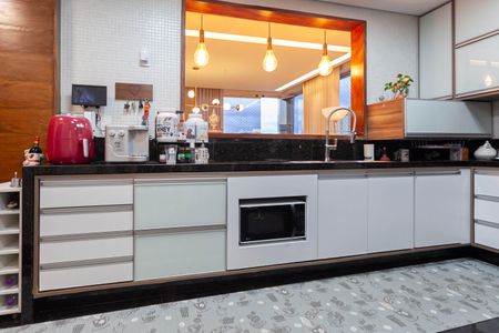 Apartamento à venda com 326m², 5 quartos e 5 vagas Apartamento à venda com 326m², 5 quartos e 5 vagasCozinha