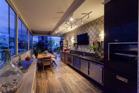 Apartamento à venda com 326m², 5 quartos e 5 vagas Apartamento à venda com 326m², 5 quartos e 5 vagasCobertura