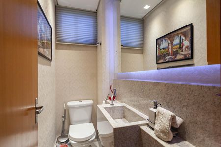 Apartamento à venda com 326m², 5 quartos e 5 vagas Apartamento à venda com 326m², 5 quartos e 5 vagasLavabo 1