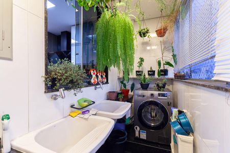 Apartamento à venda com 326m², 5 quartos e 5 vagas Apartamento à venda com 326m², 5 quartos e 5 vagasÁrea de serviço