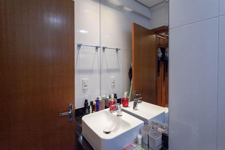 Apartamento à venda com 326m², 5 quartos e 5 vagas Apartamento à venda com 326m², 5 quartos e 5 vagasBanheiro da Suíte 1