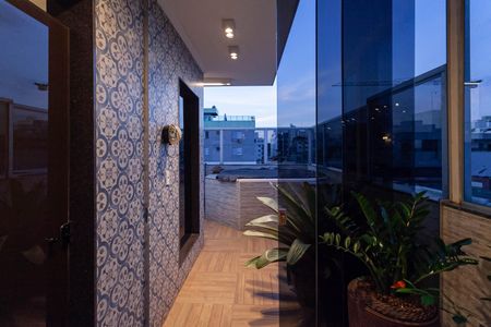 Apartamento à venda com 326m², 5 quartos e 5 vagas Apartamento à venda com 326m², 5 quartos e 5 vagasCobertura