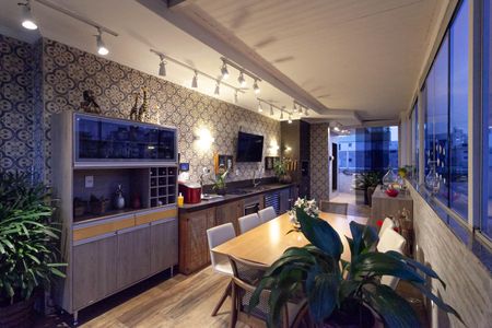 Apartamento à venda com 326m², 5 quartos e 5 vagas Apartamento à venda com 326m², 5 quartos e 5 vagasCobertura