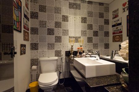 Apartamento à venda com 326m², 5 quartos e 5 vagas Apartamento à venda com 326m², 5 quartos e 5 vagasCobertura - Lavabo