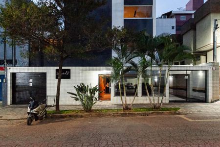 Apartamento à venda com 326m², 5 quartos e 5 vagas Apartamento à venda com 326m², 5 quartos e 5 vagasFachada