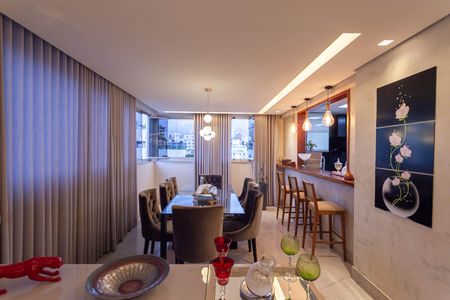 Apartamento à venda com 326m², 5 quartos e 5 vagas Apartamento à venda com 326m², 5 quartos e 5 vagasSala 1