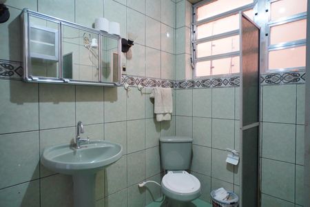 Banheiro  de apartamento para alugar com 2 quartos, 80m² em Santa Tereza, Porto Alegre