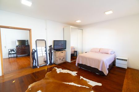 Suite de casa para alugar com 3 quartos, 350m² em Mirandópolis, São Paulo