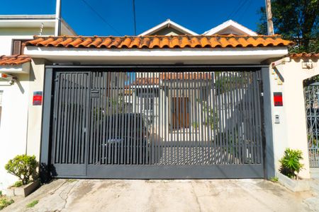 Fachada de casa para alugar com 3 quartos, 350m² em Mirandópolis, São Paulo
