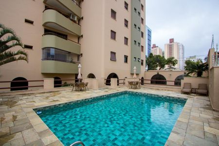 Apartamento à venda com 168m², 4 quartos e 2 vagas Apartamento à venda com 168m², 4 quartos e 2 vagasÁrea comum - Piscina