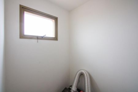 Apartamento à venda com 168m², 4 quartos e 2 vagas Apartamento à venda com 168m², 4 quartos e 2 vagasQuarto de serviço