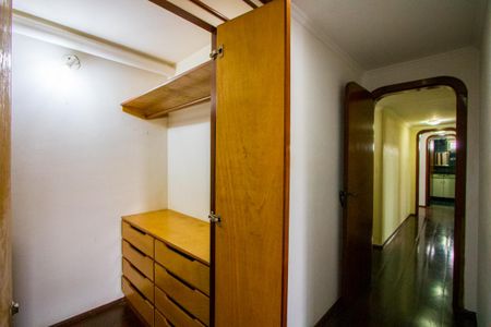 Apartamento à venda com 168m², 4 quartos e 2 vagas Apartamento à venda com 168m², 4 quartos e 2 vagasQuarto 1 - Suíte