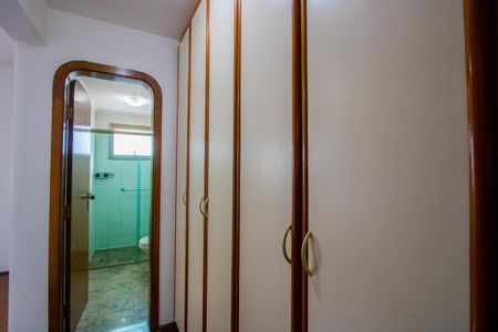 Apartamento à venda com 168m², 4 quartos e 2 vagas Apartamento à venda com 168m², 4 quartos e 2 vagasQuarto 3 - Suíte