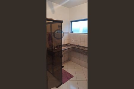 Casa de condomínio à venda com 435m², 4 quartos e 6 vagasSuite1 - Banheiro
