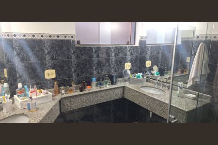 Casa de condomínio à venda com 435m², 4 quartos e 6 vagasSuite Principal - Banheiro