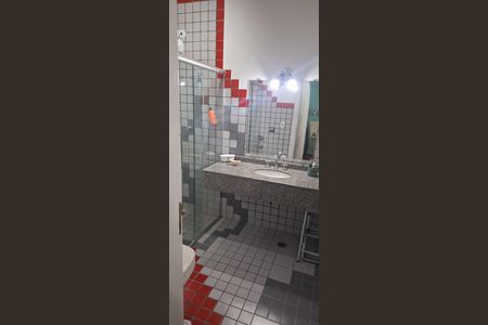 Casa de condomínio à venda com 435m², 4 quartos e 6 vagasSuite3 - Banheiro