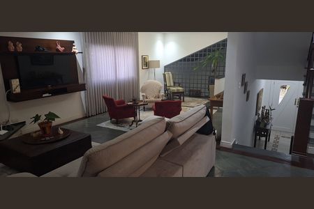Casa de condomínio à venda com 435m², 4 quartos e 6 vagasSala Intima