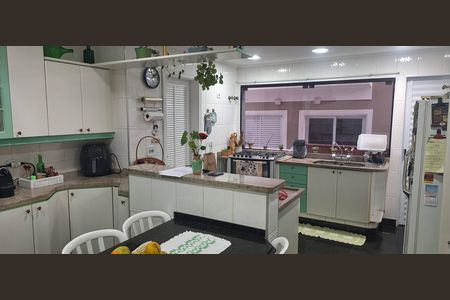 Casa de condomínio à venda com 435m², 4 quartos e 6 vagasCozinha