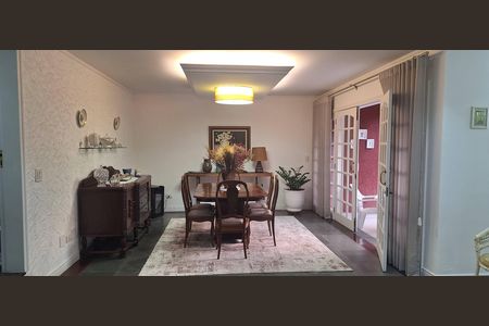 Casa de condomínio à venda com 435m², 4 quartos e 6 vagasSala de Jantar