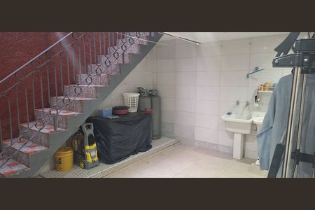 Casa de condomínio à venda com 435m², 4 quartos e 6 vagasLavanderia
