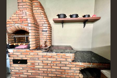 Casa à venda com 106m², 2 quartos e 2 vagas