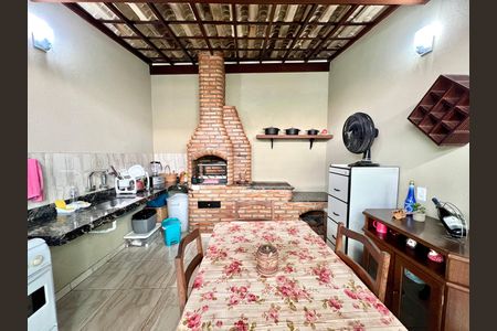 Casa à venda com 106m², 2 quartos e 2 vagas