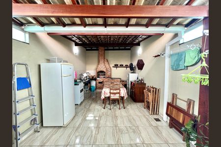 Casa à venda com 106m², 2 quartos e 2 vagas