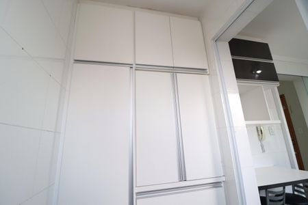 Apartamento para alugar com 70m², 2 quartos e 1 vagaÁrea de Serviço