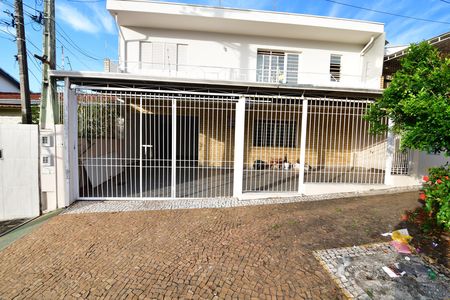 Casa para alugar com 200m², 3 quartos e 2 vagasFachada
