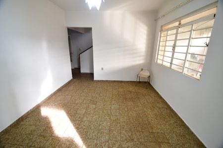 Casa para alugar com 200m², 3 quartos e 2 vagasSala