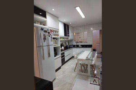 Casa à venda com 60m², 2 quartos e 2 vagas