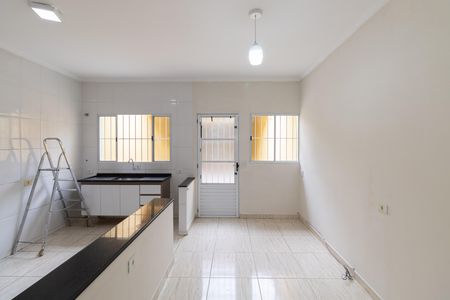 Sala e Cozinha de casa para alugar com 2 quartos, 85m² em Jardim das Oliveiras, São Paulo