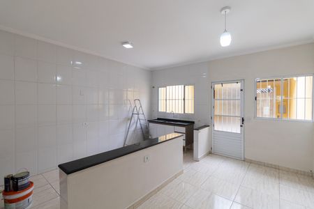 Sala e Cozinha de casa para alugar com 2 quartos, 85m² em Jardim das Oliveiras, São Paulo