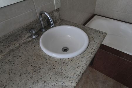 Casa de condomínio à venda com 197m², 3 quartos e 1 vagaBanheiro Social 2