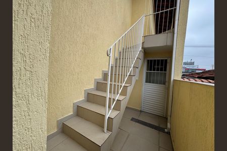 Casa à venda com 214m², 3 quartos e 2 vagas Casa à venda com 214m², 3 quartos e 2 vagasEscada