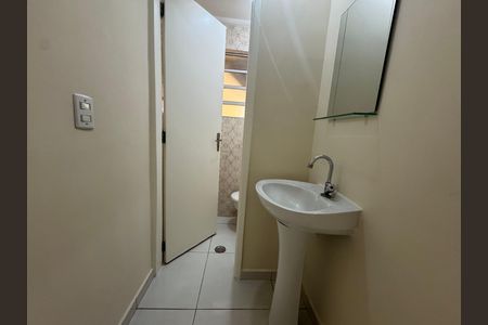 Casa à venda com 214m², 3 quartos e 2 vagas Casa à venda com 214m², 3 quartos e 2 vagasLavabo