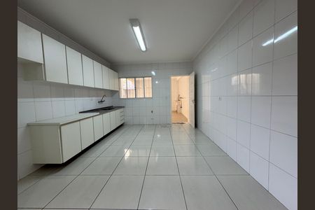 Casa à venda com 214m², 3 quartos e 2 vagas Casa à venda com 214m², 3 quartos e 2 vagasCozinha