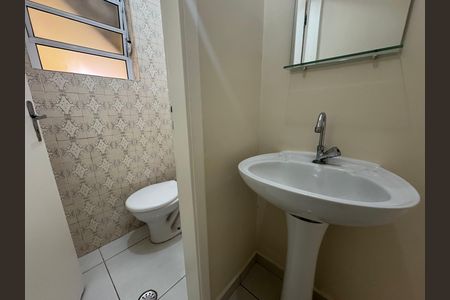 Casa à venda com 214m², 3 quartos e 2 vagas Casa à venda com 214m², 3 quartos e 2 vagasLavabo