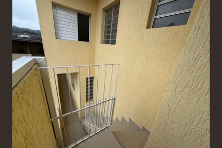 Casa à venda com 214m², 3 quartos e 2 vagas Casa à venda com 214m², 3 quartos e 2 vagasEscada