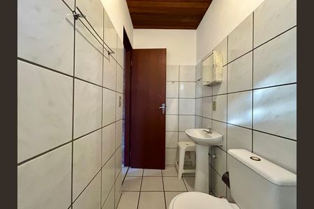 Banheiro  de apartamento para alugar com 2 quartos, 36m² em São João do Rio Vermelho, Florianópolis