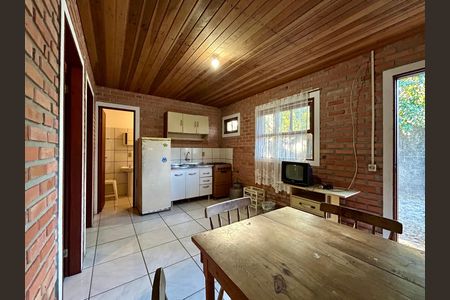 Sala de apartamento para alugar com 2 quartos, 36m² em São João do Rio Vermelho, Florianópolis