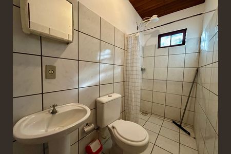 Banheiro  de apartamento para alugar com 2 quartos, 36m² em São João do Rio Vermelho, Florianópolis