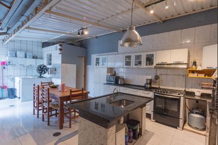 Casa à venda com 125m², 2 quartos e 2 vagas Casa à venda com 125m², 2 quartos e 2 vagasCozinha