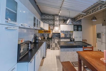 Casa à venda com 125m², 2 quartos e 2 vagas Casa à venda com 125m², 2 quartos e 2 vagasCozinha